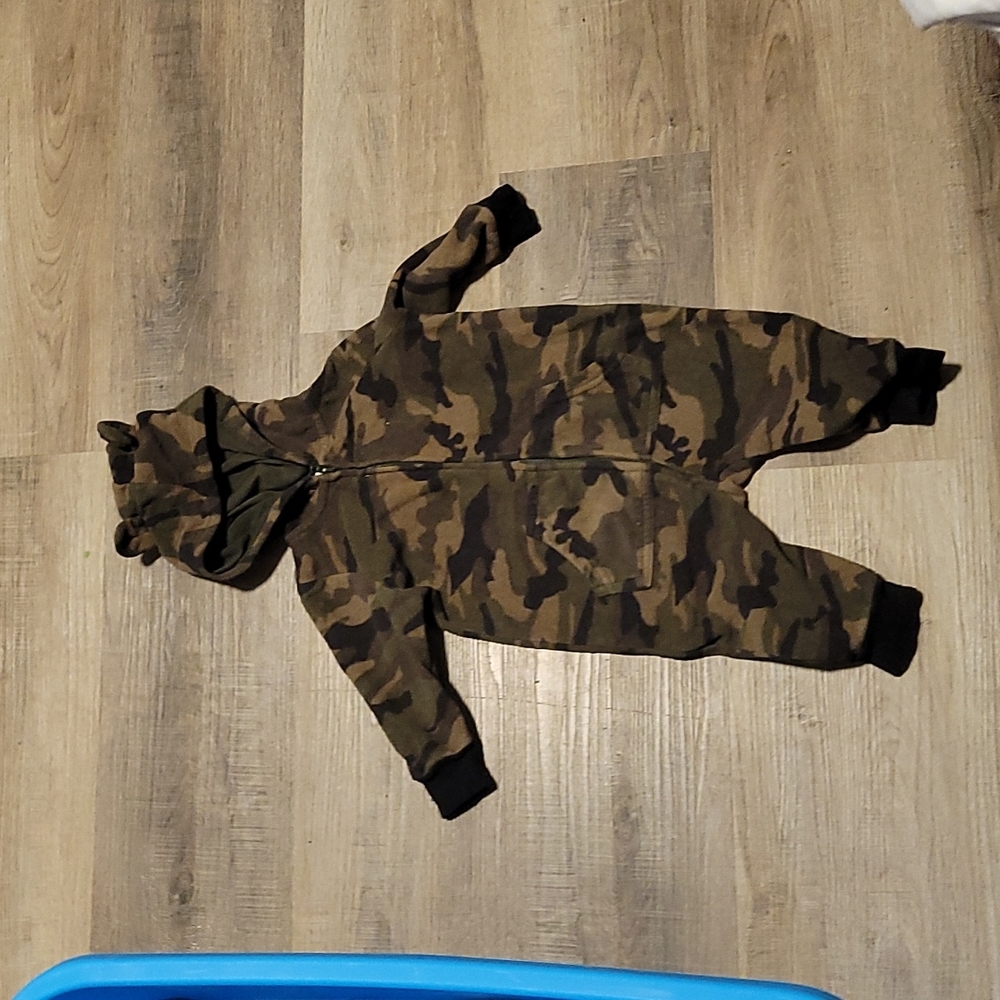 Baby's Teddy Bear Camo Zip-up One-piece. 6-12m